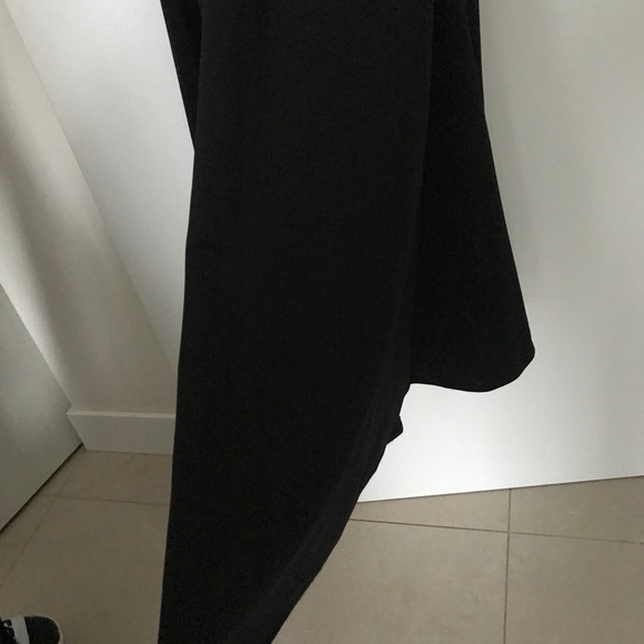 Black lace gown with gems - Picture 6 of 7